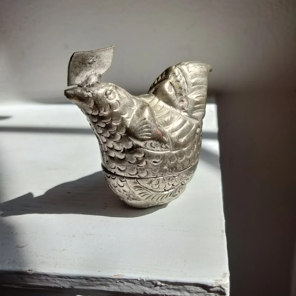 Vintage metal rooster trinket box pill box hand-made - Picture 2 of 9